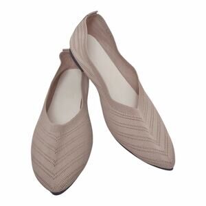 Nude Elasticized Flat Shoes Pointed Toes Size 9 Stretch Ballet Simple Slip On